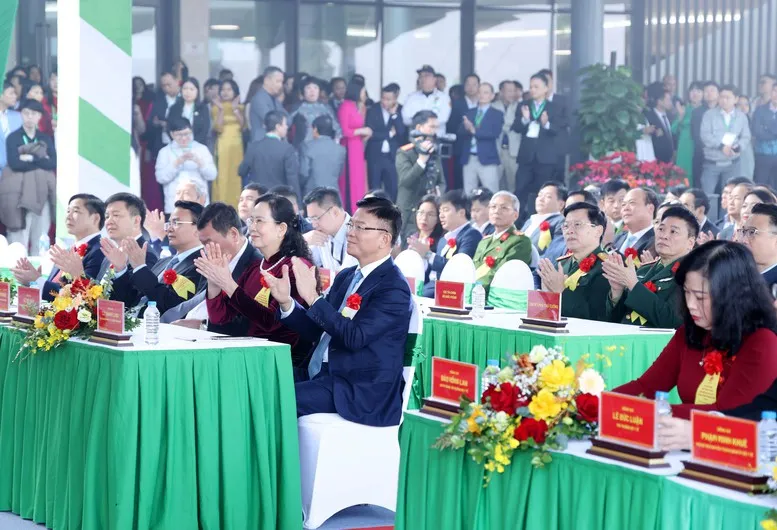 Ph&oacute; Thủ tướng L&ecirc; Th&agrave;nh Long dự kh&aacute;nh th&agrave;nh c&ocirc;ng tr&igrave;nh x&acirc;y dựng Bệnh viện Bạch Mai v&agrave; Việt Đức cơ sở 2- Ảnh 1.