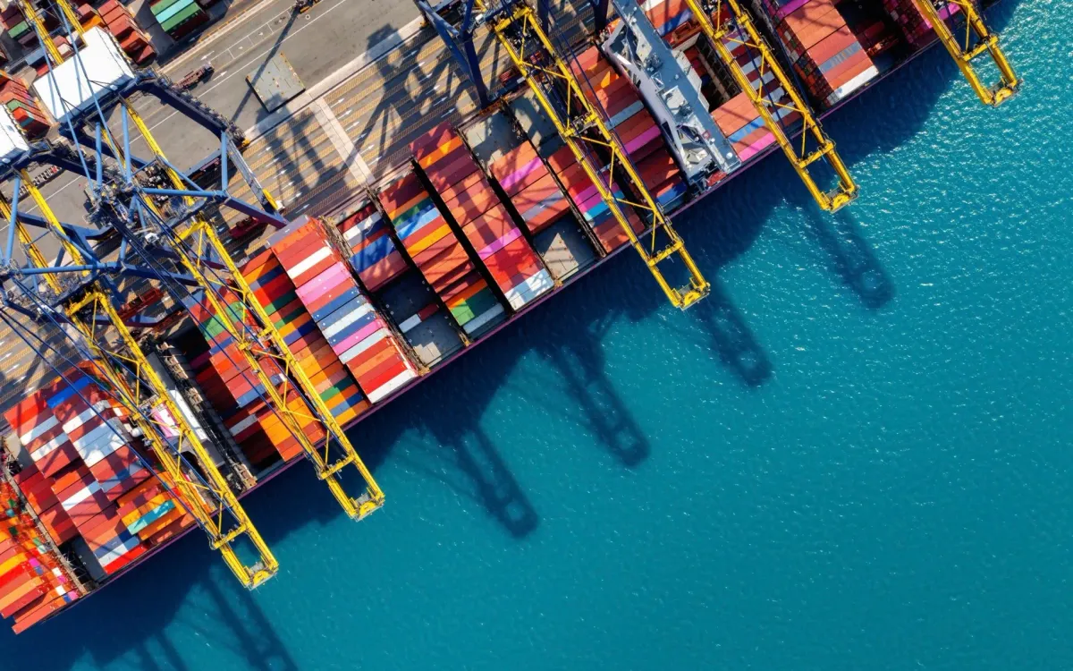 Kỳ tích kép 900 tỷ USD: Khi kim ngạch xuất nhập khẩu Việt Nam viết nên lịch sử