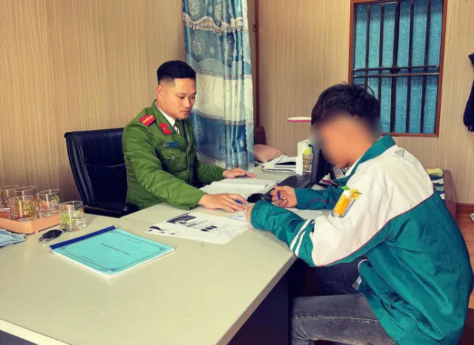 Xử l&yacute; người đ&agrave;n &ocirc;ng chia sẻ trang web đ&aacute;nh bạc tr&ecirc;n Facebook c&aacute; nh&acirc;n - Ảnh 2.