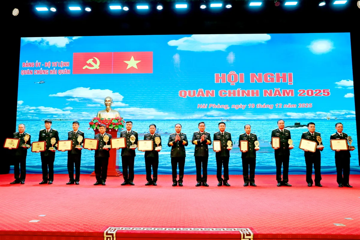 Qu&acirc;n chủng Hải qu&acirc;n: Triển khai c&oacute; hiệu quả nhiệm vụ ph&ograve;ng, chống, khắc phục hậu quả thi&ecirc;n tai - Ảnh 4.