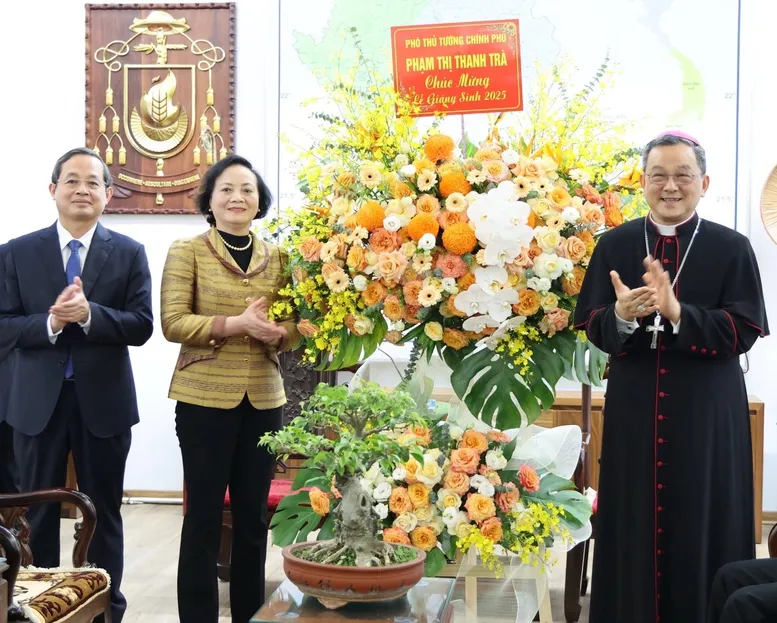 Ph&oacute; Thủ tướng Phạm Thị Thanh Tr&agrave; thăm, ch&uacute;c mừng Gi&aacute;ng sinh T&ograve;a Gi&aacute;m mục Bắc Ninh - Ảnh 2.