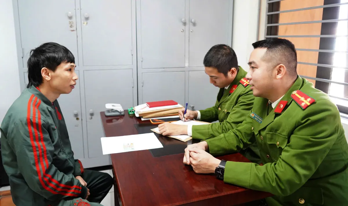 Đối tượng truy n&atilde; trốn b&ecirc;n Th&aacute;i Lan về đầu th&uacute;   - Ảnh 1.