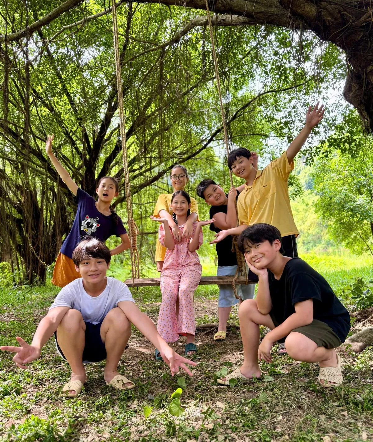 C&aacute;ch em 1 milimet: To&agrave;n bộ d&agrave;n diễn vi&ecirc;n lớn - b&eacute; lần đầu hội ngộ ở l&agrave;ng M&acirc;y- Ảnh 2.