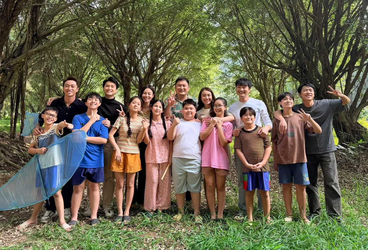 C&aacute;ch em 1 milimet: To&agrave;n bộ d&agrave;n diễn vi&ecirc;n lớn - b&eacute; lần đầu hội ngộ ở l&agrave;ng M&acirc;y- Ảnh 1.