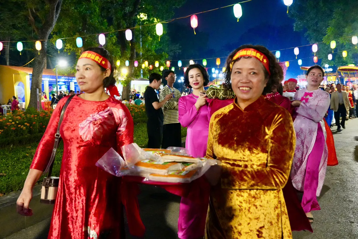Kh&aacute;m ph&aacute; th&uacute; vị ở Lễ hội Văn h&oacute;a Ẩm thực H&agrave; Nội 2025  - Ảnh 4.