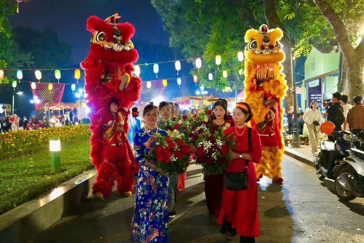 Kh&aacute;m ph&aacute; th&uacute; vị ở Lễ hội Văn h&oacute;a Ẩm thực H&agrave; Nội 2025  - Ảnh 2.