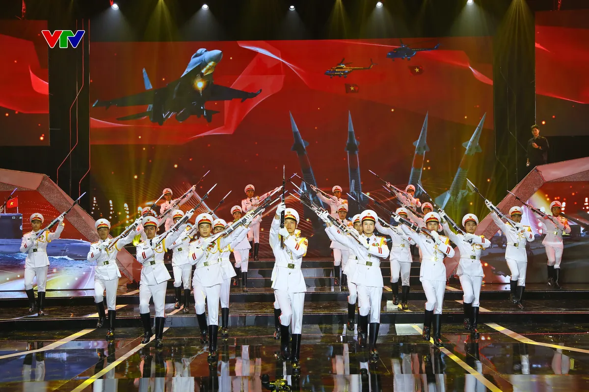 Tiếp nối tinh thần bộ đội Cụ Hồ qua chương tr&igrave;nh nghệ thuật "Mệnh lệnh từ tr&aacute;i tim"- Ảnh 2.