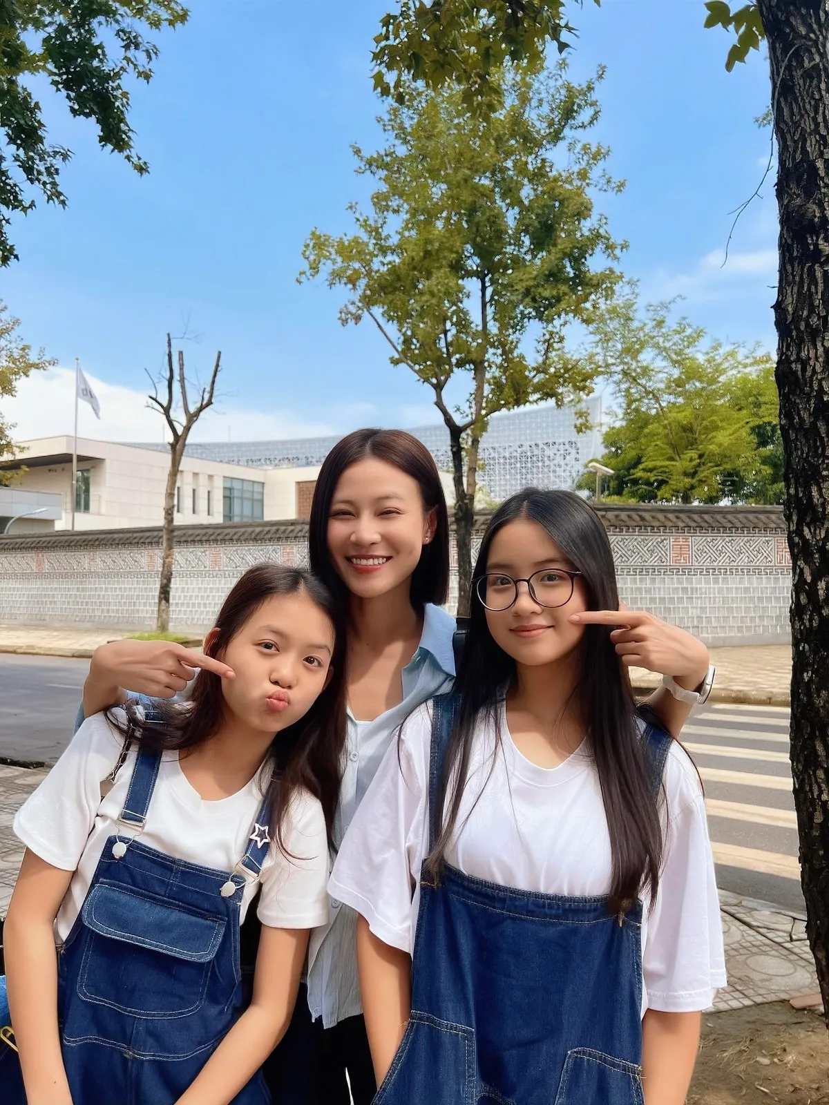 C&aacute;ch em 1 milimet: To&agrave;n bộ d&agrave;n diễn vi&ecirc;n lớn - b&eacute; lần đầu hội ngộ ở l&agrave;ng M&acirc;y- Ảnh 11.