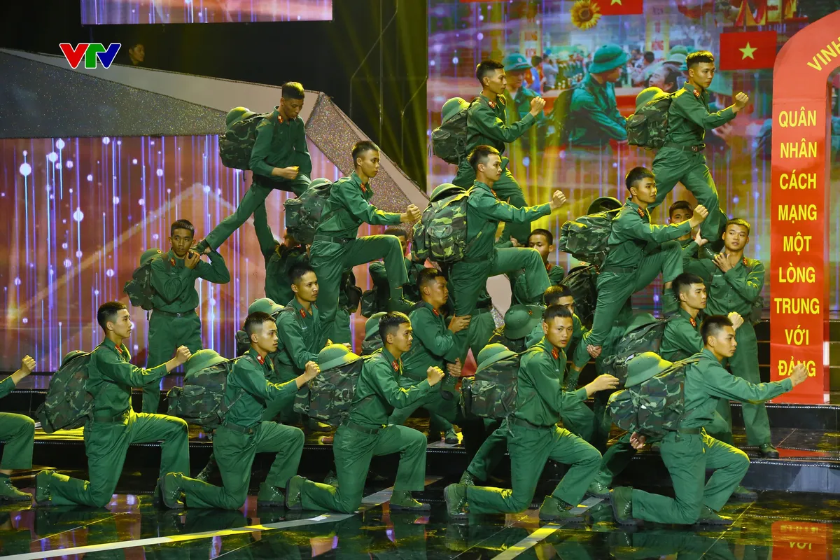 Tiếp nối tinh thần bộ đội Cụ Hồ qua chương tr&igrave;nh nghệ thuật "Mệnh lệnh từ tr&aacute;i tim"- Ảnh 1.