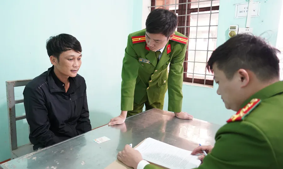 Đối tượng truy n&atilde; trốn b&ecirc;n Th&aacute;i Lan về đầu th&uacute;   - Ảnh 2.