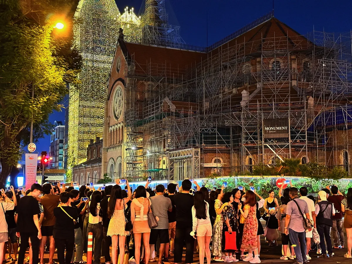 Điểm check-in "hot" m&ugrave;a Gi&aacute;ng sinh tại TP Hồ Ch&iacute; Minh- Ảnh 1.