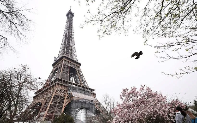 Tháp Eiffel tại thủ đô Paris, Pháp. Ảnh: THX/TTXVN