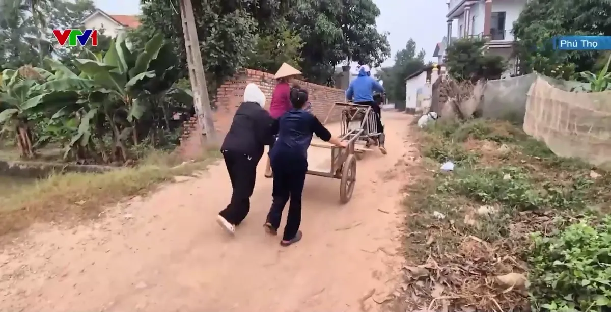 Đường thi công dở dang gây ảnh hưởng đời sống người dân ở Phú Thọ - Ảnh 3.