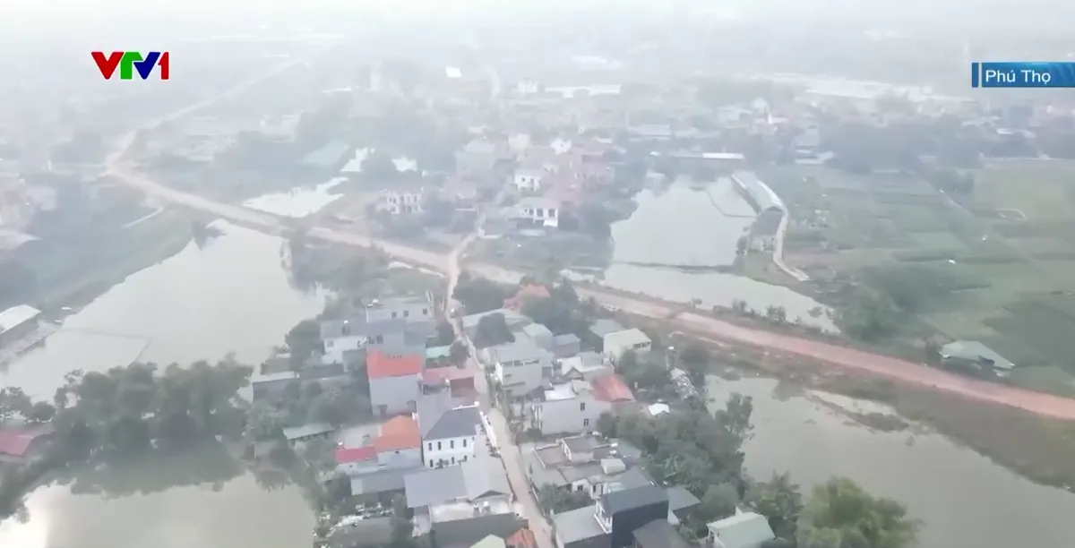 Đường thi công dở dang gây ảnh hưởng đời sống người dân ở Phú Thọ - Ảnh 1.