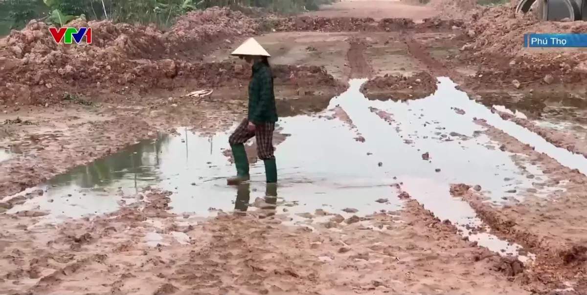 Đường thi công dở dang gây ảnh hưởng đời sống người dân ở Phú Thọ - Ảnh 6.