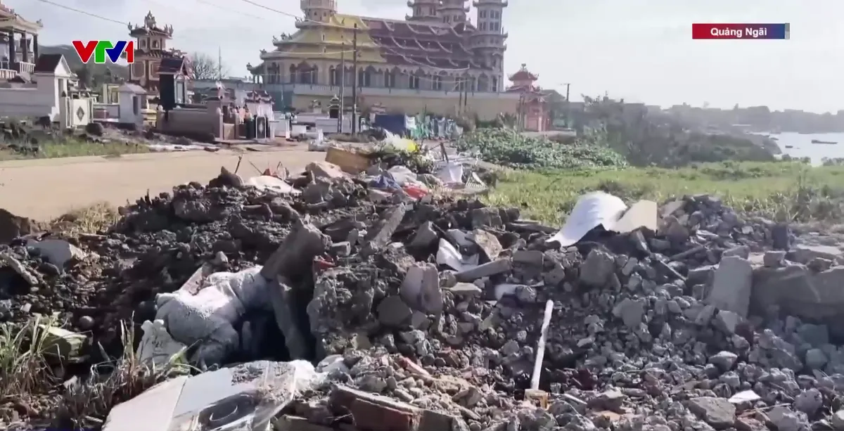 Phế thải, x&agrave; bần "bủa v&acirc;y" đặc khu L&yacute; Sơn, ảnh hưởng du lịch - Ảnh 1.