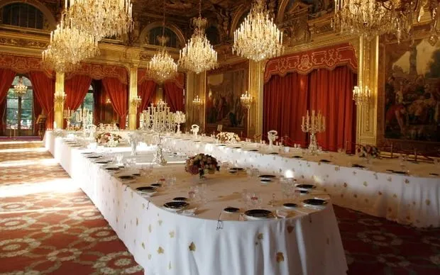 Các công tố viên cho biết nhiều hiện vật bị lấy từ Điện Élysée đã được rao bán trên các trang đấu giá trực tuyến như Vinted (Ảnh: Getty Images)