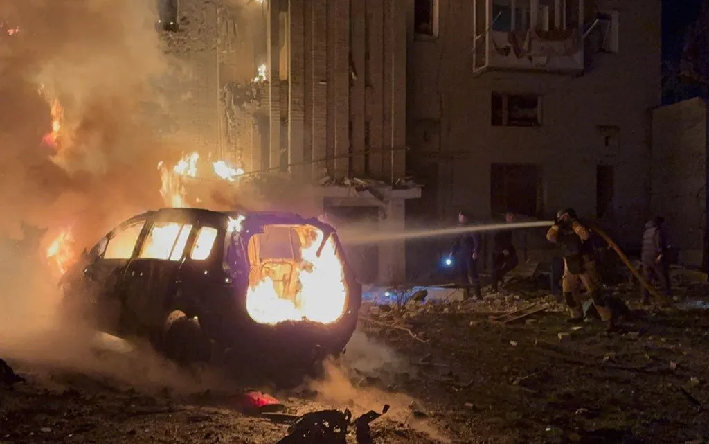 Lực lượng Nga không kích khu vực Sumy, Ukraine hôm 8/12/2025 (Ảnh: AP)