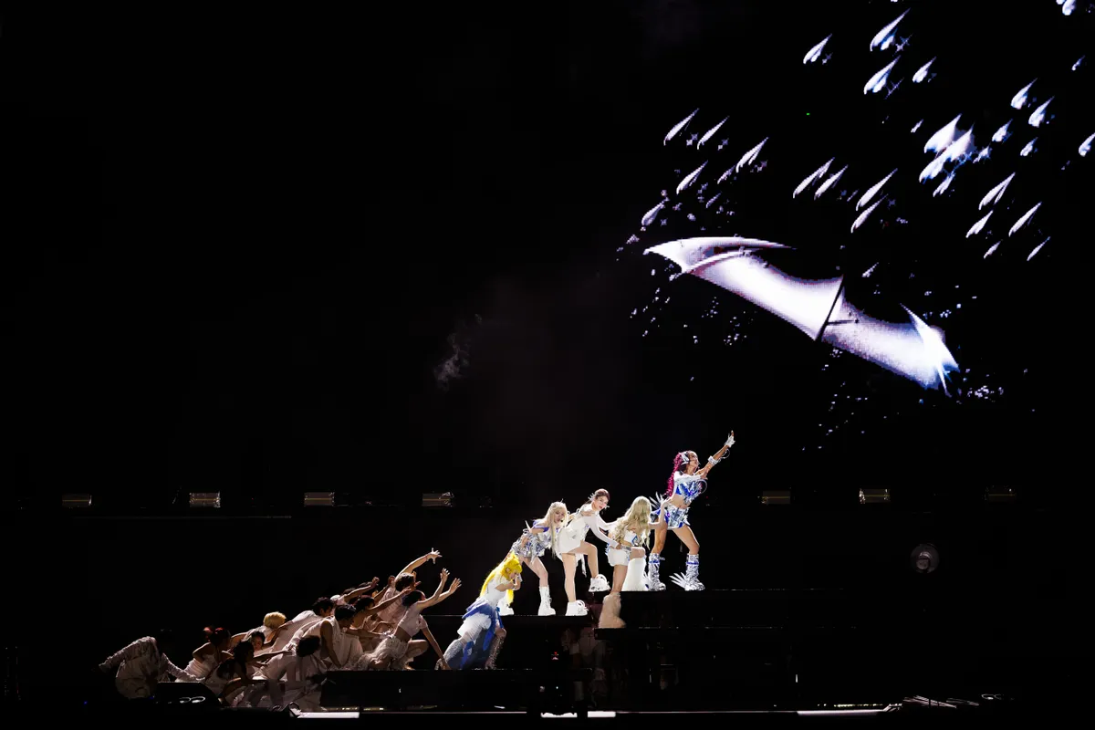 Lần đầu ti&ecirc;n d&agrave;n &ldquo;Anh T&agrave;i - Chị Đẹp&rdquo; c&ugrave;ng hội tụ, Y Concert tạo c&uacute; bắt tay chưa từng c&oacute;- Ảnh 15.