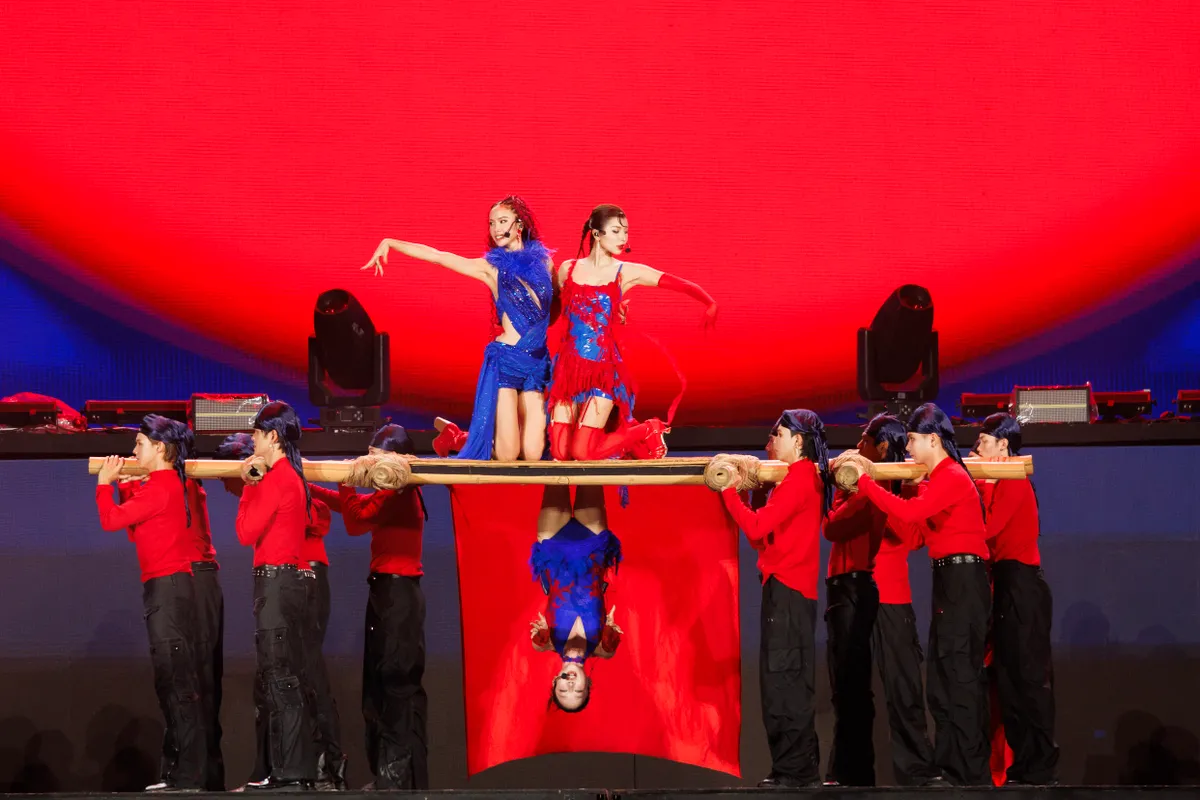 Lần đầu ti&ecirc;n d&agrave;n &ldquo;Anh T&agrave;i - Chị Đẹp&rdquo; c&ugrave;ng hội tụ, Y Concert tạo c&uacute; bắt tay chưa từng c&oacute;- Ảnh 7.