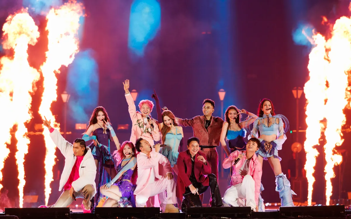 Lần đầu ti&ecirc;n d&agrave;n &ldquo;Anh T&agrave;i - Chị Đẹp&rdquo; c&ugrave;ng hội tụ, Y Concert tạo c&uacute; bắt tay chưa từng c&oacute;- Ảnh 3.