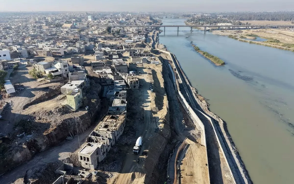 Bờ sông Tigris nhìn từ thành phố Mosul, miền Bắc Iraq, ngày 20/11/2025 (Ảnh: AFP)