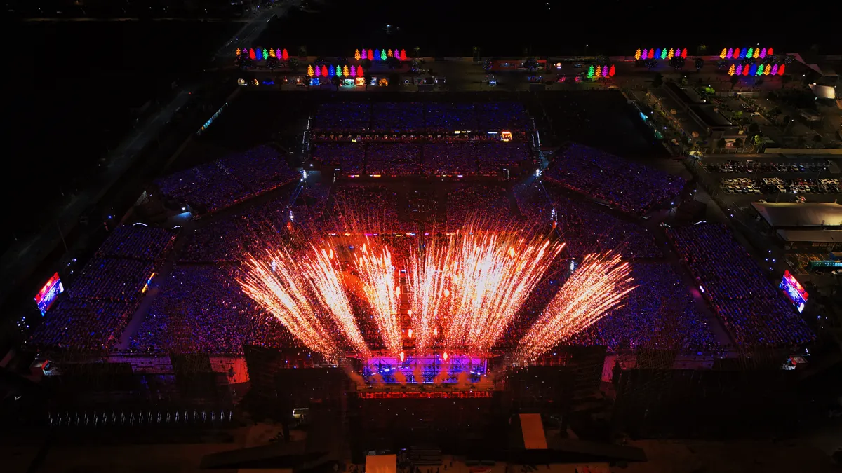 Lần đầu ti&ecirc;n d&agrave;n &ldquo;Anh T&agrave;i - Chị Đẹp&rdquo; c&ugrave;ng hội tụ, Y Concert tạo c&uacute; bắt tay chưa từng c&oacute;- Ảnh 14.