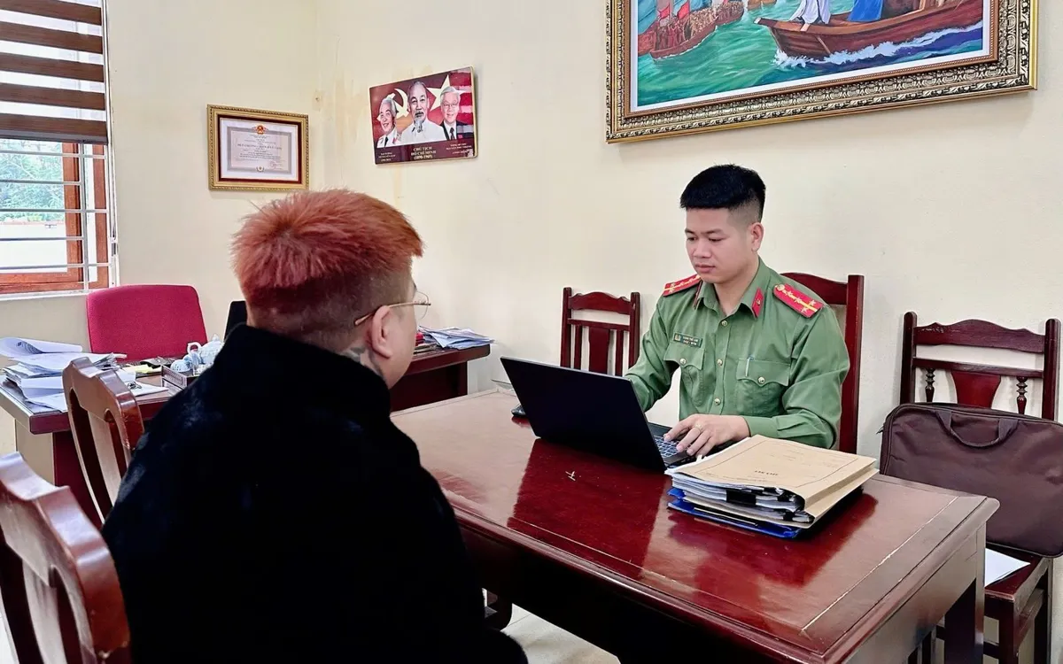 Cơ quan công an làm việc với một trong các đối tượng