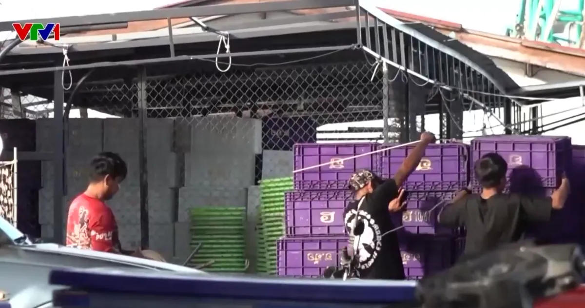 Nhiều lao động Campuchia mắc kẹt tại Th&aacute;i Lan do xung đột- Ảnh 1.