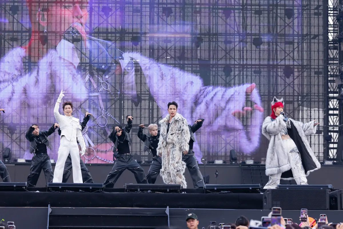 Lần đầu ti&ecirc;n d&agrave;n &ldquo;Anh T&agrave;i - Chị Đẹp&rdquo; c&ugrave;ng hội tụ, Y Concert tạo c&uacute; bắt tay chưa từng c&oacute;- Ảnh 1.