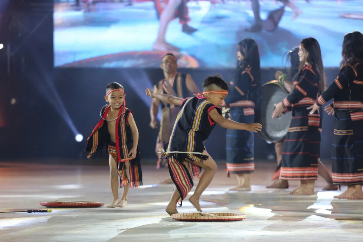 &Acirc;m vang cồng chi&ecirc;ng Đ&ocirc;ng Nam &Aacute; lan tỏa từ đại ng&agrave;n T&acirc;y Nguy&ecirc;n - Ảnh 2.