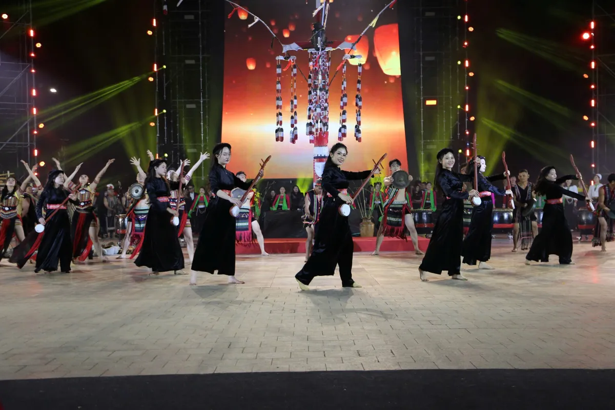 &Acirc;m vang cồng chi&ecirc;ng Đ&ocirc;ng Nam &Aacute; lan tỏa từ đại ng&agrave;n T&acirc;y Nguy&ecirc;n - Ảnh 6.