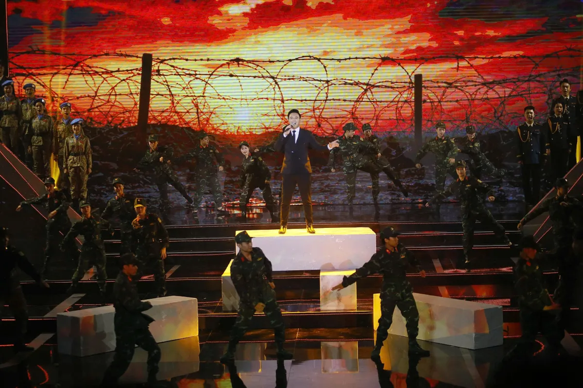 Chương tr&igrave;nh kỷ niệm 81 năm Ng&agrave;y th&agrave;nh lập Qu&acirc;n đội Nh&acirc;n d&acirc;n Việt Nam - Mệnh lệnh từ tr&aacute;i tim: Tự h&agrave;o v&agrave; x&uacute;c động! - Ảnh 8.