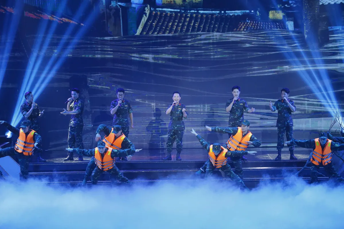 Chương tr&igrave;nh kỷ niệm 81 năm Ng&agrave;y th&agrave;nh lập Qu&acirc;n đội Nh&acirc;n d&acirc;n Việt Nam - Mệnh lệnh từ tr&aacute;i tim: Tự h&agrave;o v&agrave; x&uacute;c động! - Ảnh 13.