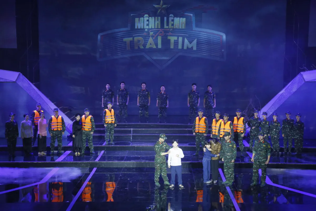 Chương tr&igrave;nh kỷ niệm 81 năm Ng&agrave;y th&agrave;nh lập Qu&acirc;n đội Nh&acirc;n d&acirc;n Việt Nam - Mệnh lệnh từ tr&aacute;i tim: Tự h&agrave;o v&agrave; x&uacute;c động! - Ảnh 12.