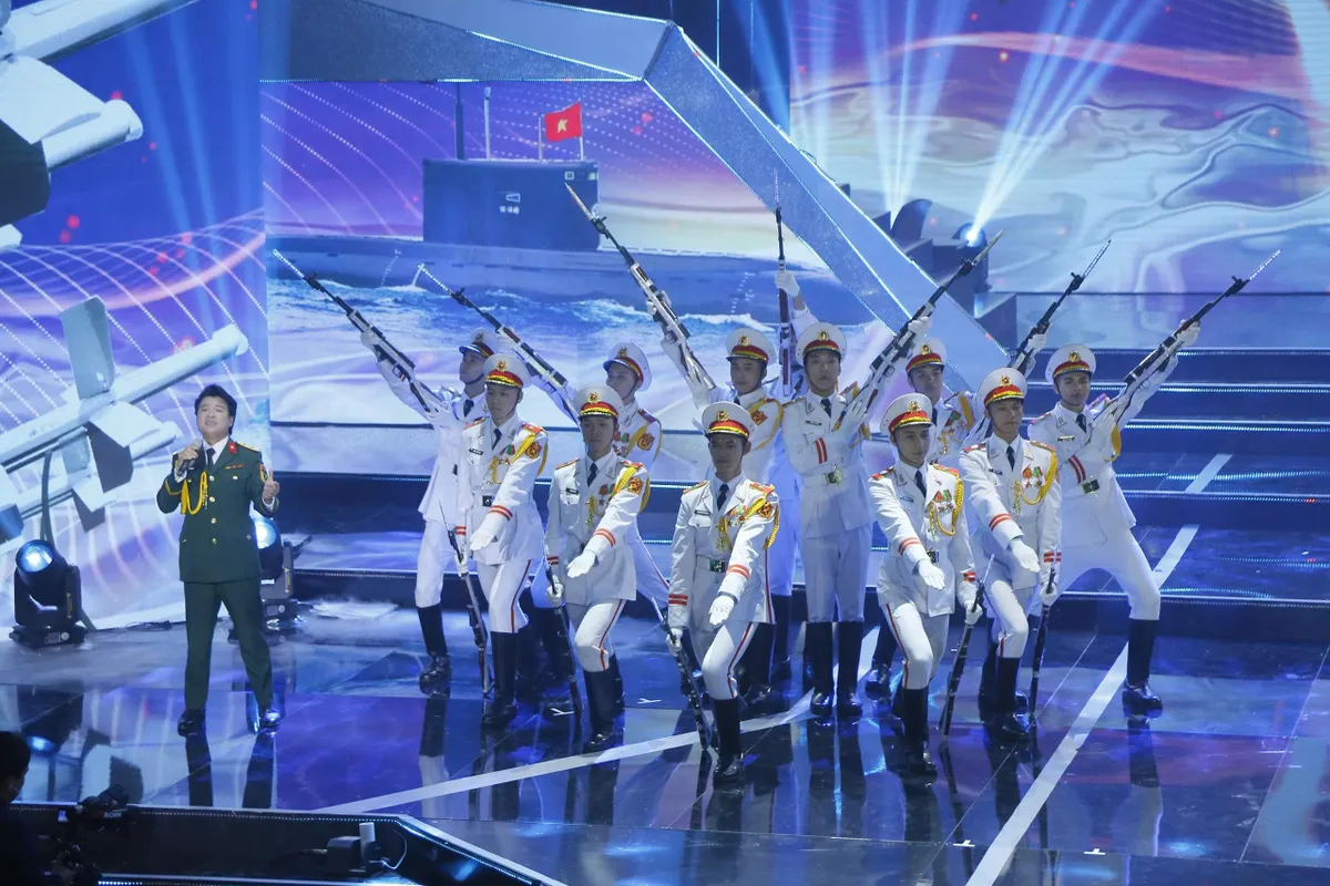 Chương tr&igrave;nh kỷ niệm 81 năm Ng&agrave;y th&agrave;nh lập Qu&acirc;n đội Nh&acirc;n d&acirc;n Việt Nam - Mệnh lệnh từ tr&aacute;i tim: Tự h&agrave;o v&agrave; x&uacute;c động! - Ảnh 18.