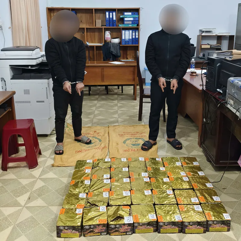 Bắt 3 đối tượng vận chuyển gần 100kg ph&aacute;o nổ nhập lậu ở L&acirc;m Đồng - Ảnh 1.