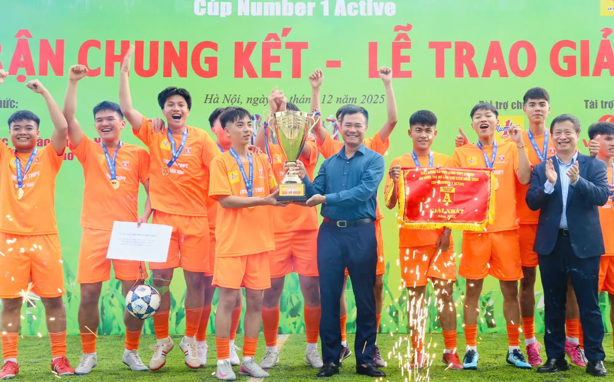 THPT Xuân Mai vô địch bóng đá học sinh Hà Nội 2025
- Ảnh 3.