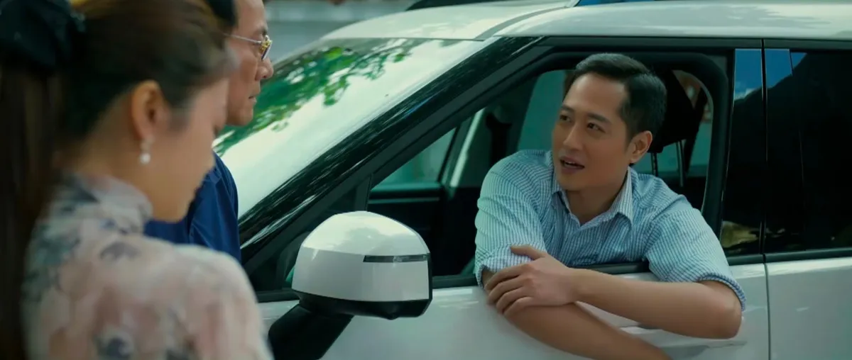 Gia đ&igrave;nh tr&aacute;i dấu - Tập 10: Đi karaoke tay vịn, &ocirc;ng Phi bị đưa về đồn c&ocirc;ng an - Ảnh 3.