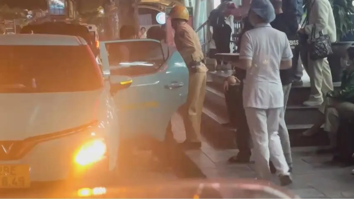 CSGT mở đường đưa sản phụ đau ruột thừa cấp cứu kịp thời - Ảnh 1.