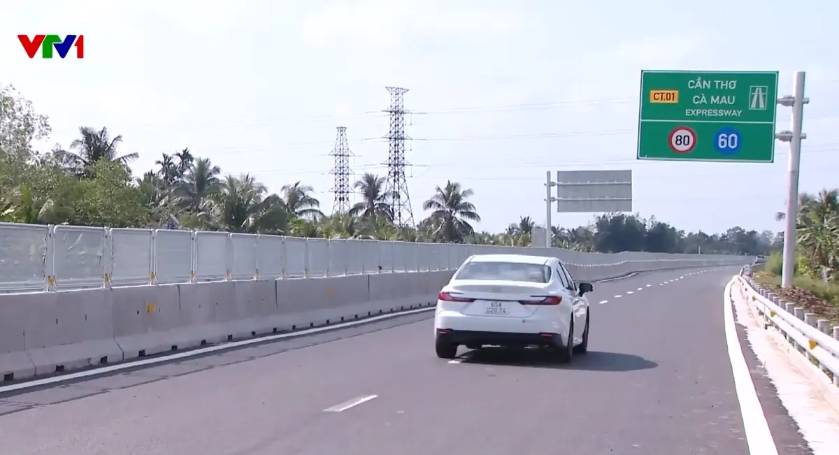 Cao tốc Cần Thơ - Hậu Giang đưa v&agrave;o khai th&aacute;c: Mở ra trục giao th&ocirc;ng kết nối li&ecirc;n v&ugrave;ng - Ảnh 1.