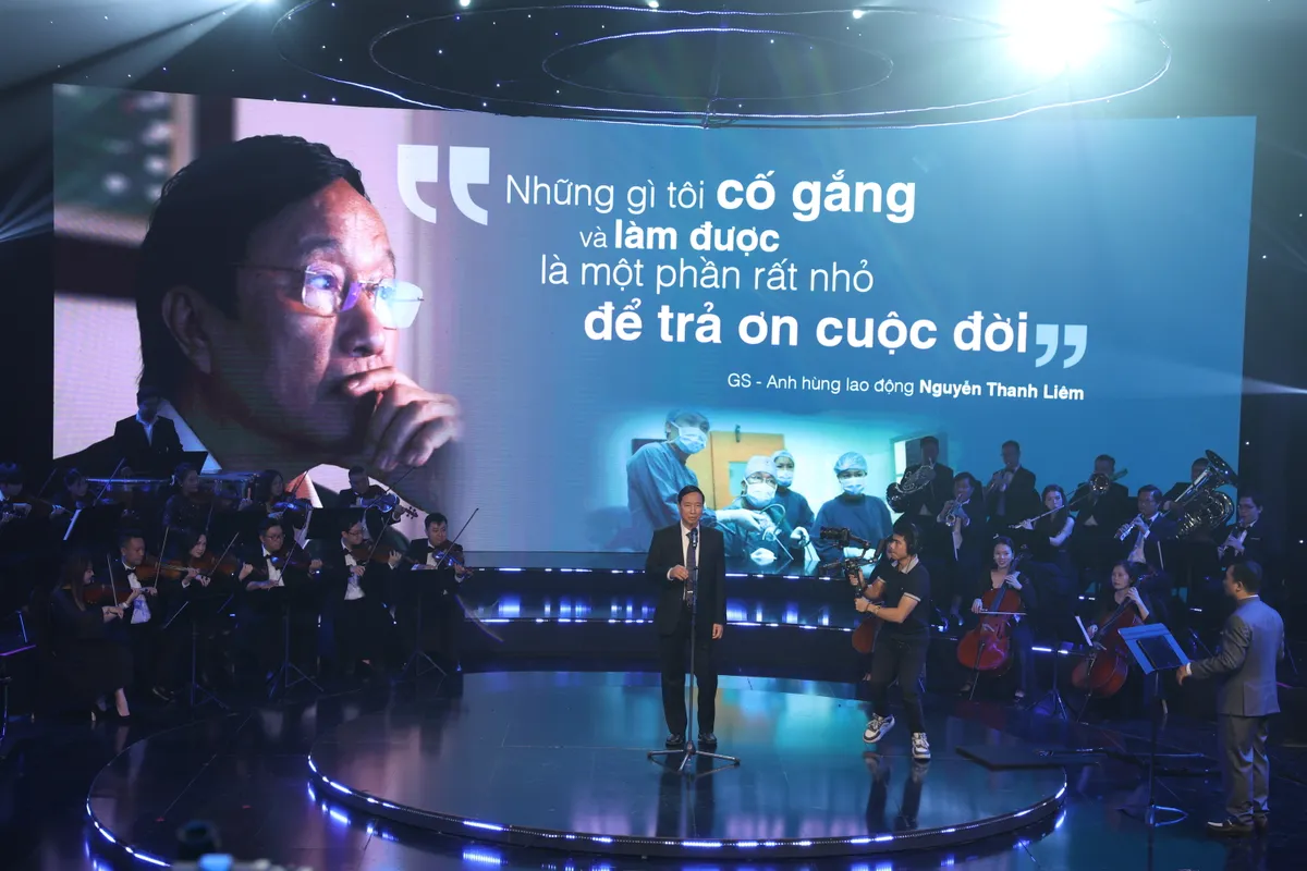 Kh&aacute;t vọng Hải đăng &ndash; T&ocirc;n vinh những con người thắp s&aacute;ng tương lai bằng tr&iacute; tuệ v&agrave; l&ograve;ng ki&ecirc;n định - Ảnh 5.