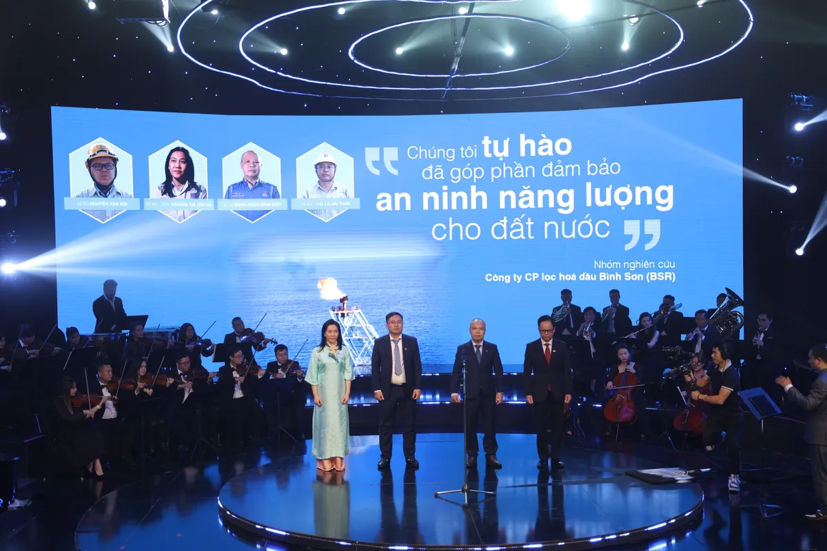 Kh&aacute;t vọng Hải đăng &ndash; T&ocirc;n vinh những con người thắp s&aacute;ng tương lai bằng tr&iacute; tuệ v&agrave; l&ograve;ng ki&ecirc;n định - Ảnh 6.