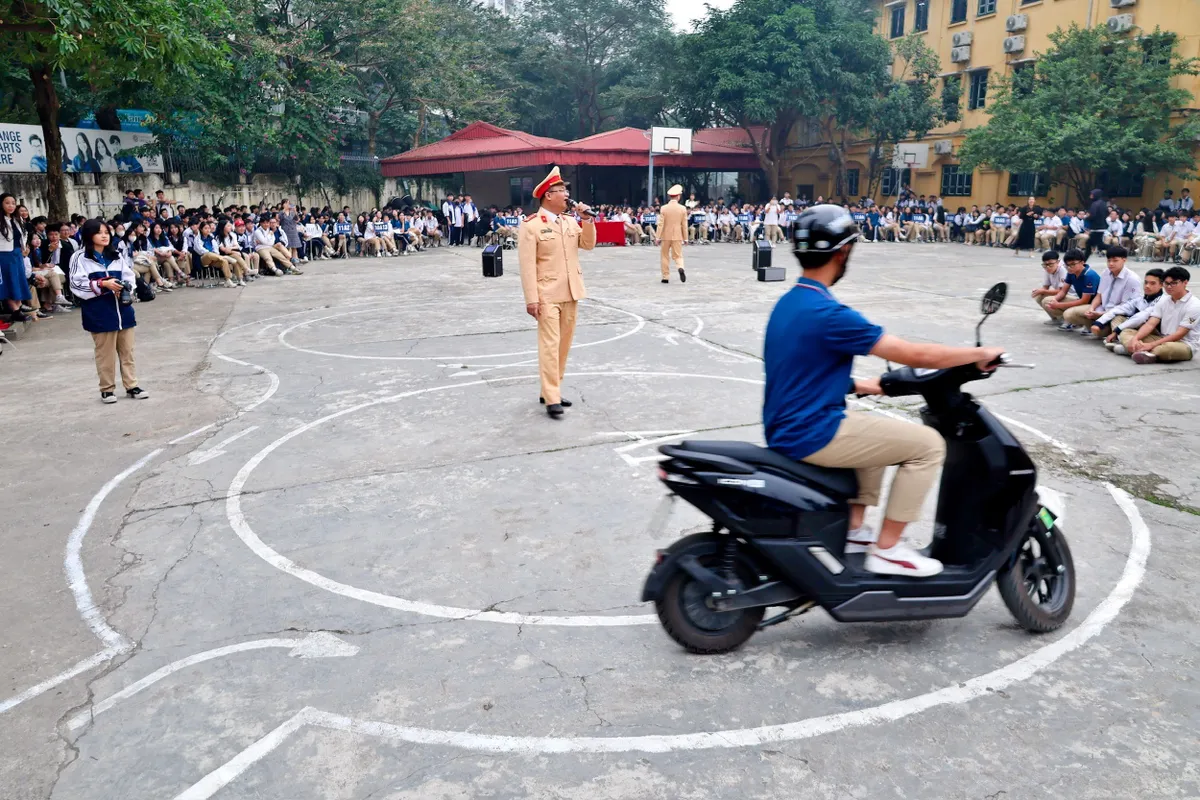 C&ocirc;ng an H&agrave; Nội gửi danh s&aacute;ch 2.102 học sinh vi phạm an to&agrave;n giao th&ocirc;ng đến Sở Gi&aacute;o dục v&agrave; Đ&agrave;o tạo - Ảnh 1.