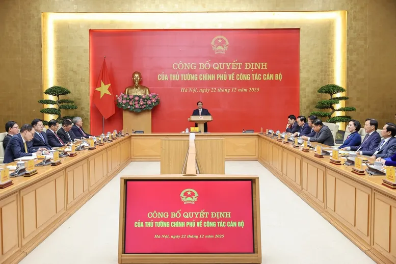 Thủ tướng trao Quyết định giao Quyền Bộ trưởng Bộ C&ocirc;ng Thương - Ảnh 1.