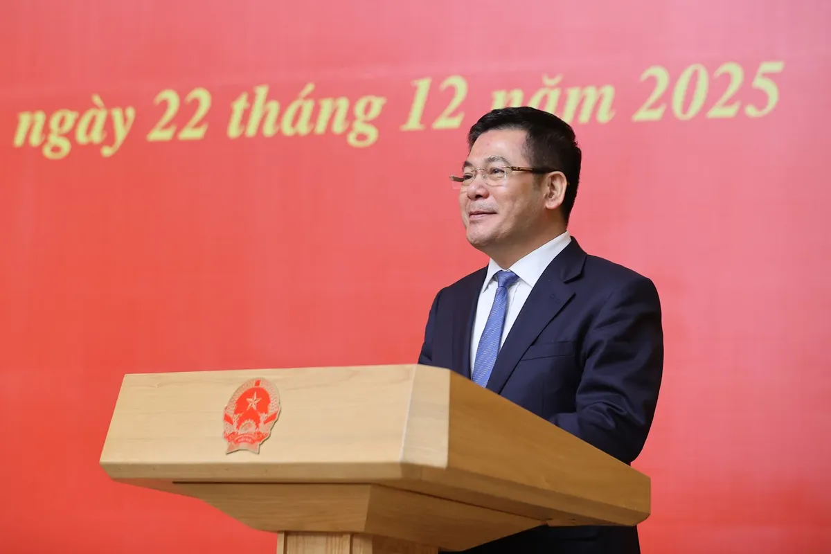 Thủ tướng trao Quyết định giao Quyền Bộ trưởng Bộ C&ocirc;ng Thương - Ảnh 7.