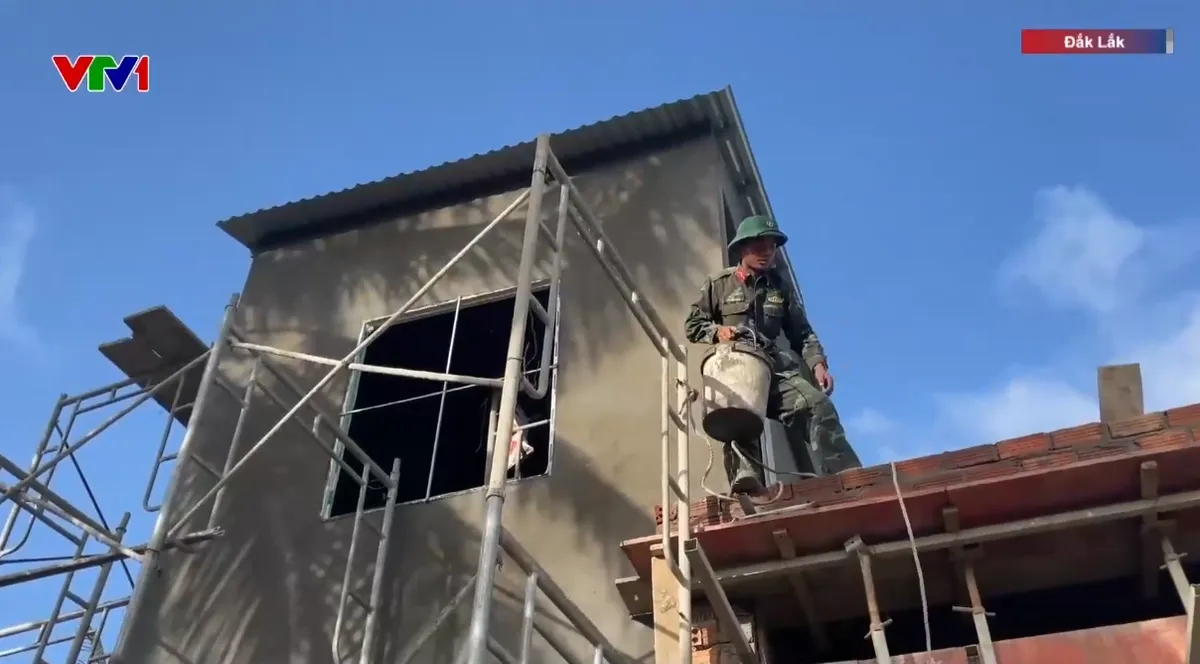 T&igrave;nh qu&acirc;n d&acirc;n thắm đượm trong những ng&ocirc;i nh&agrave; mới ở Đắk Lắk - Ảnh 1.