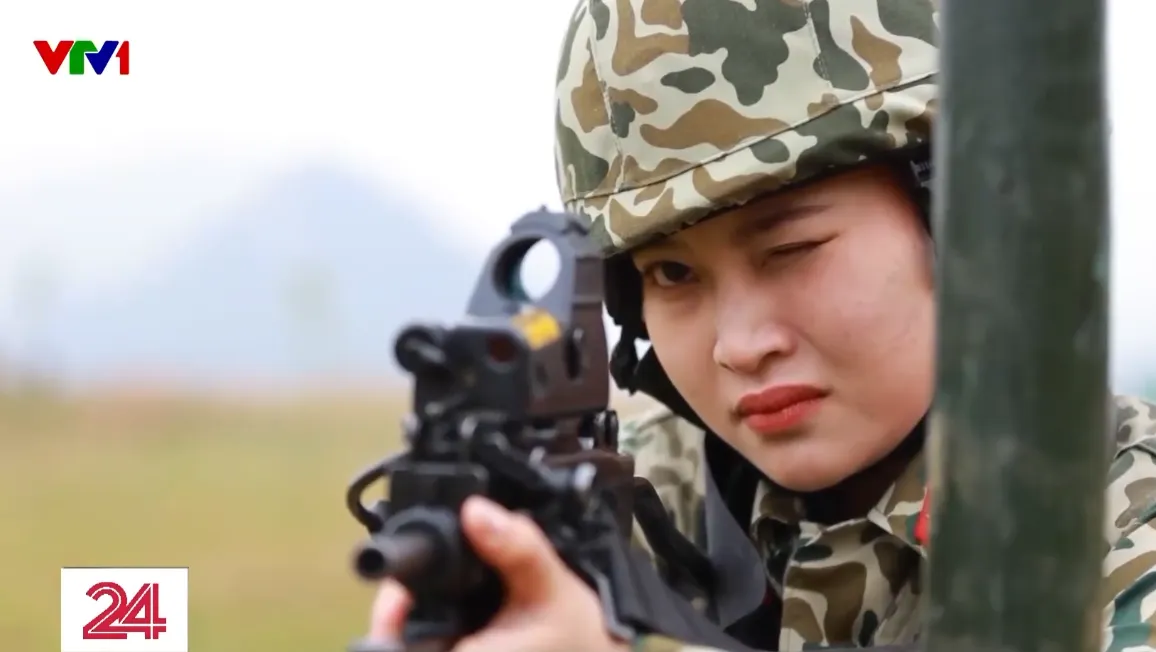 Chất th&eacute;p của những nữ chiến sĩ đặc c&ocirc;ng - Ảnh 1.