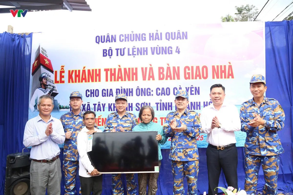 V&ugrave;ng 4 Hải qu&acirc;n b&agrave;n giao căn nh&agrave; đầu ti&ecirc;n trong &ldquo;Chiến dịch Quang Trung&rdquo; - Ảnh 3.