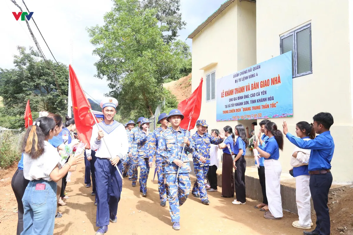V&ugrave;ng 4 Hải qu&acirc;n b&agrave;n giao căn nh&agrave; đầu ti&ecirc;n trong &ldquo;Chiến dịch Quang Trung&rdquo; - Ảnh 4.